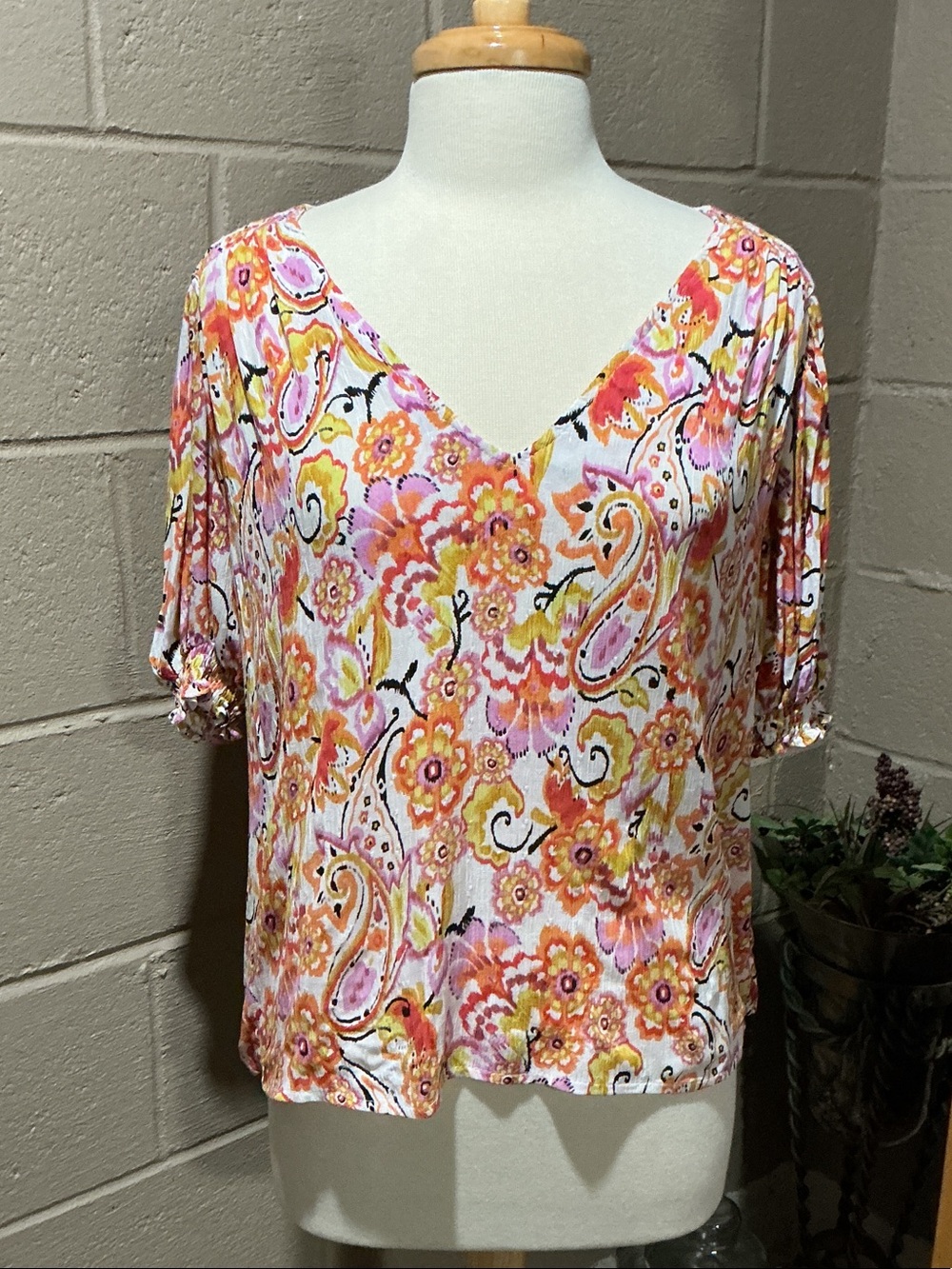 V-Neck Floral Paisley Short Sleeve Blouse - Pink & Orange
